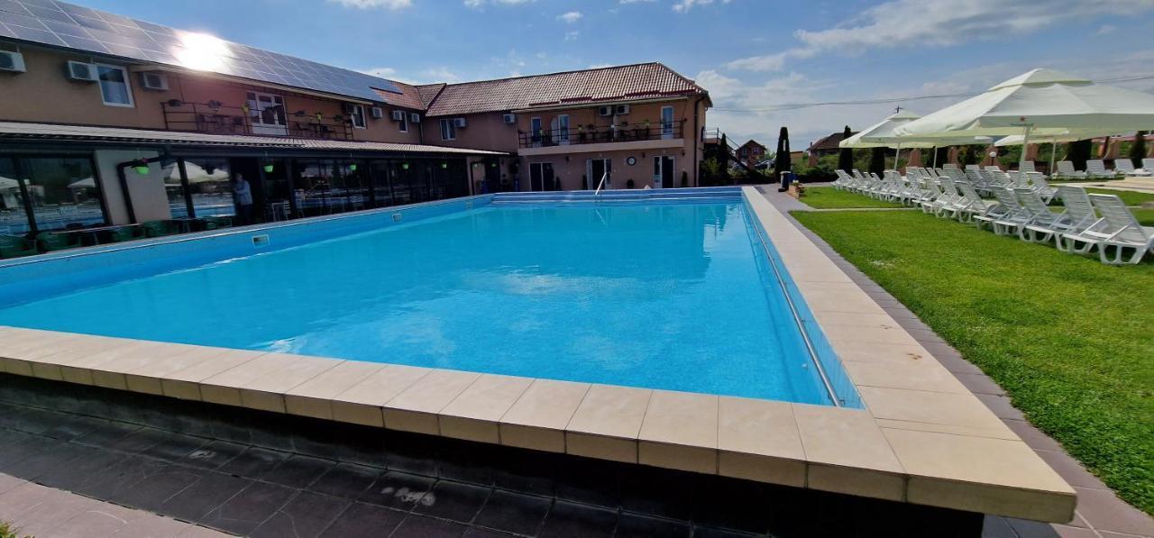 Motel Laguna Beius Bagian luar foto