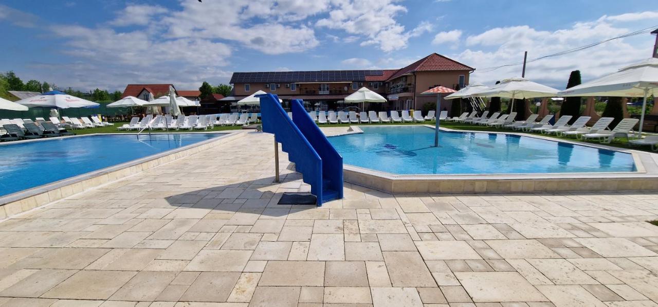 Motel Laguna Beius Bagian luar foto