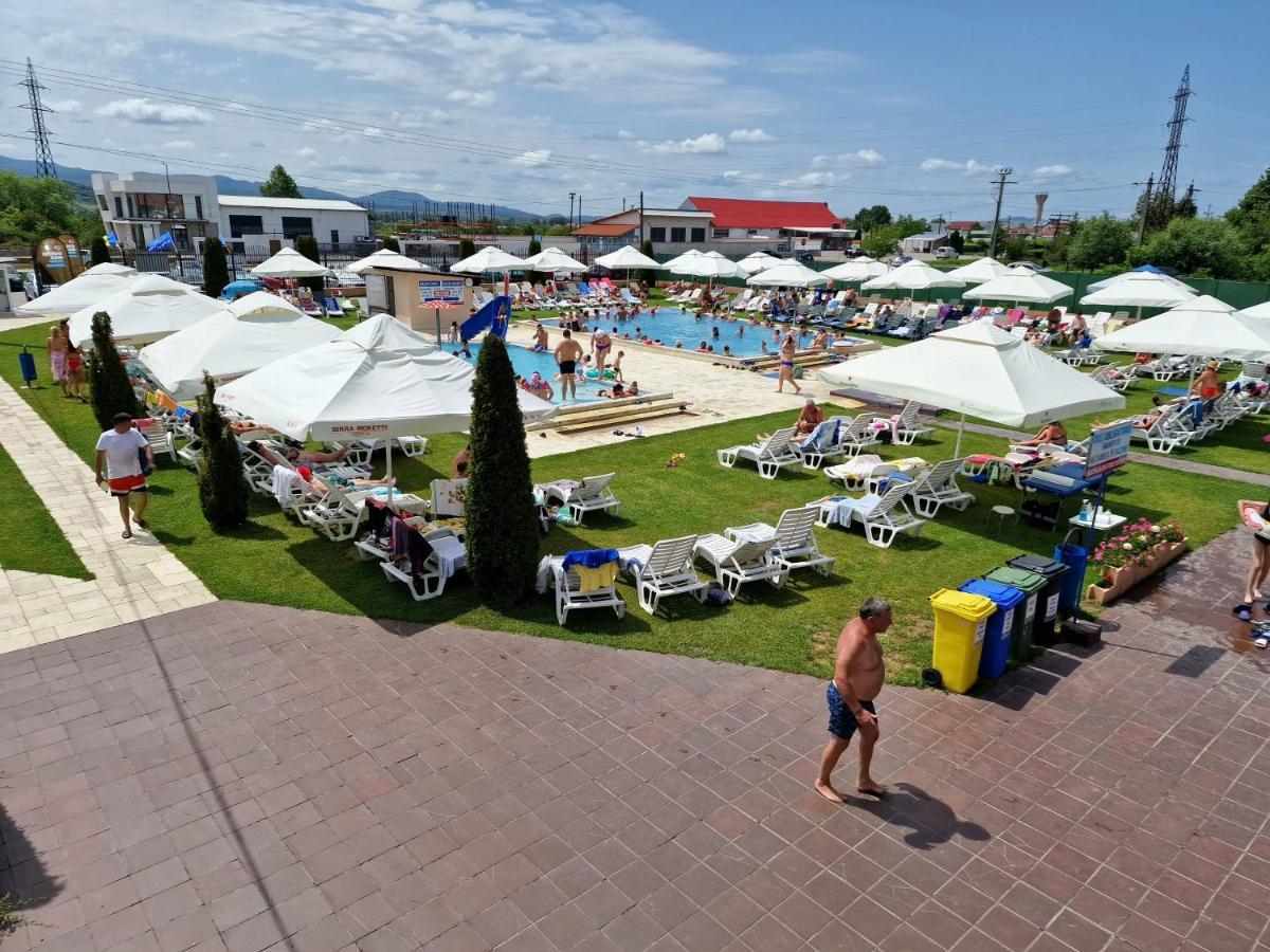 Motel Laguna Beius Bagian luar foto