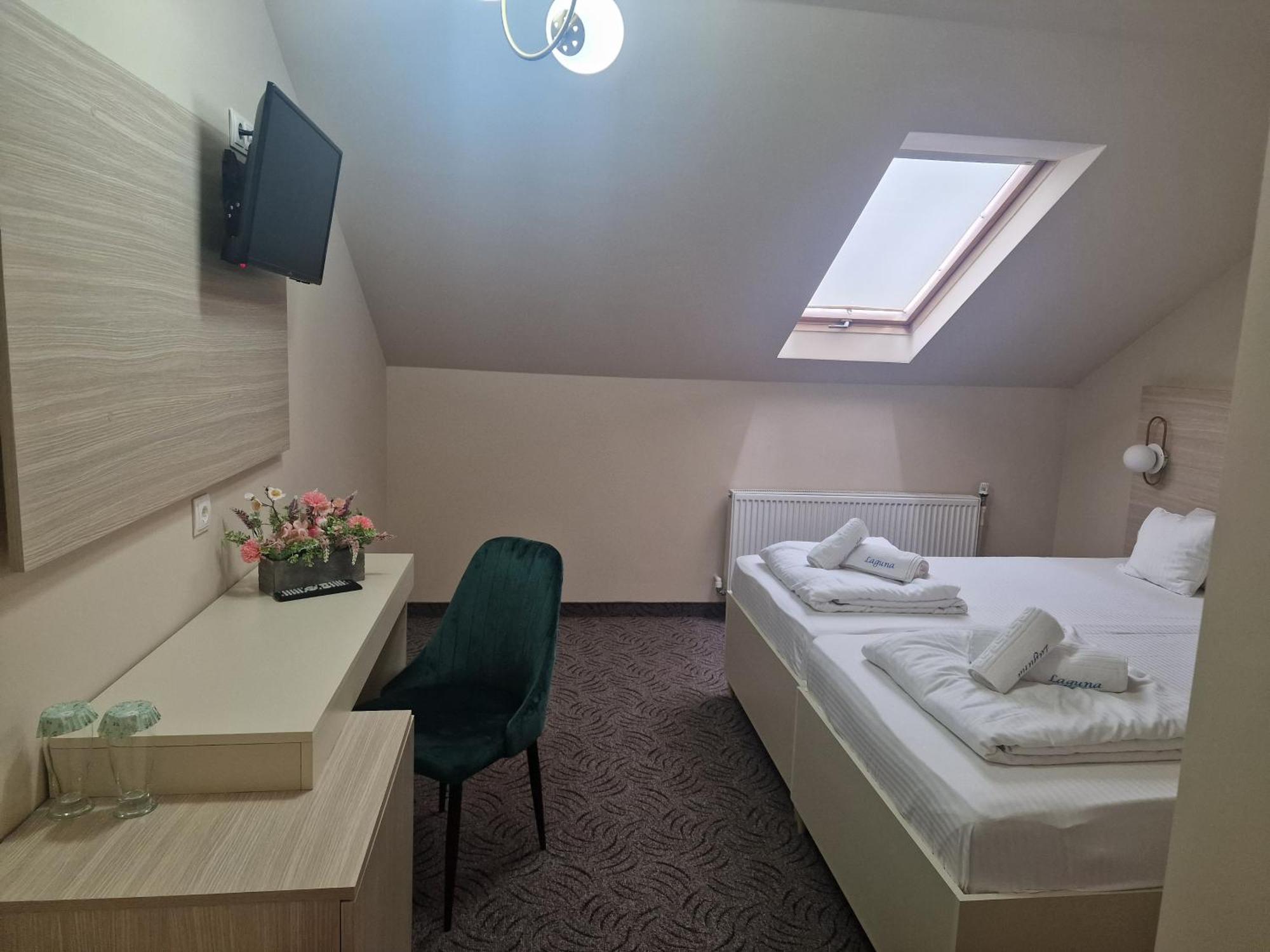 Motel Laguna Beius Bagian luar foto